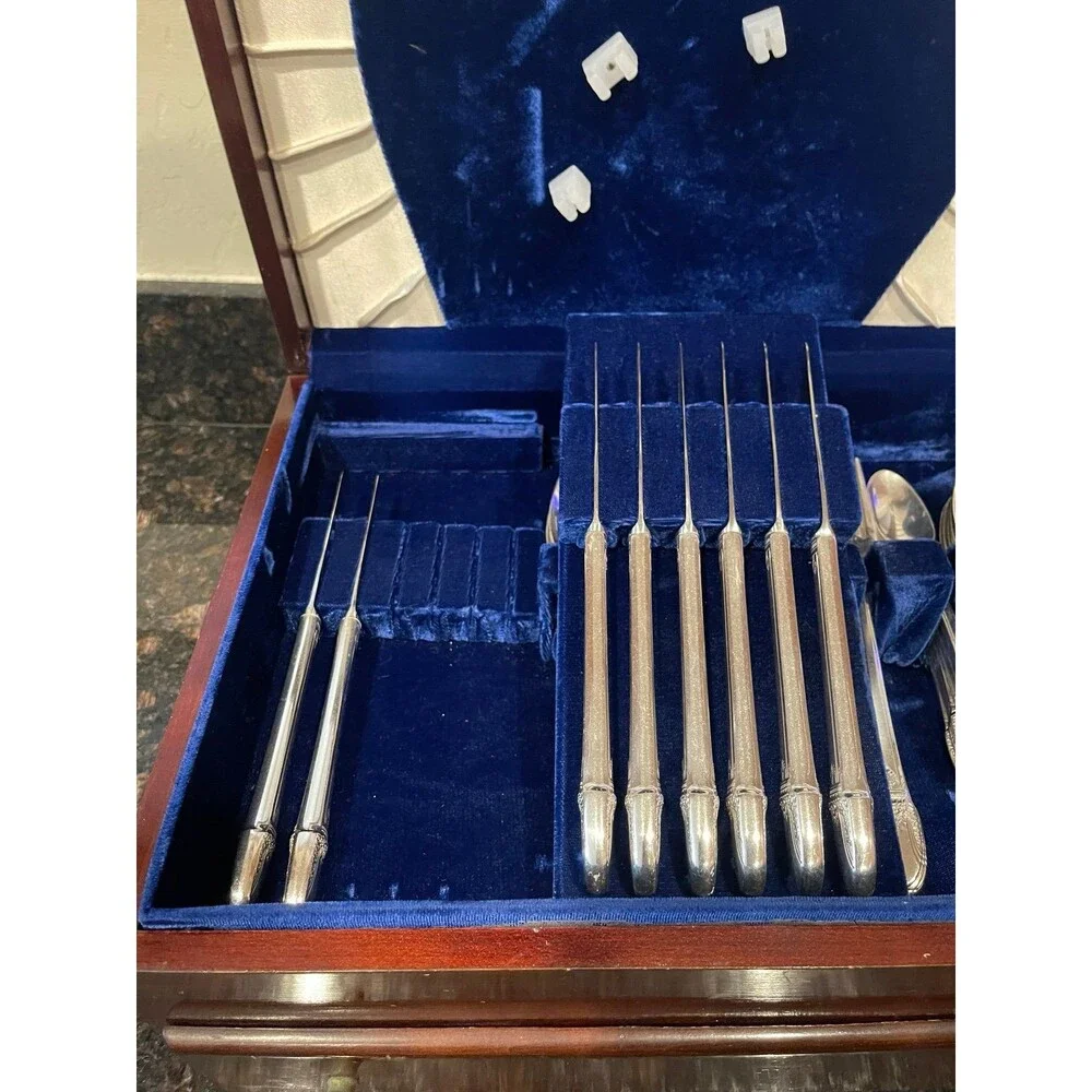 Oneida silverplated flatware 
